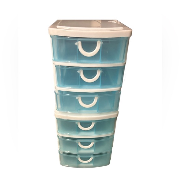 2 Plastic Drawers - Picture 2 of 4